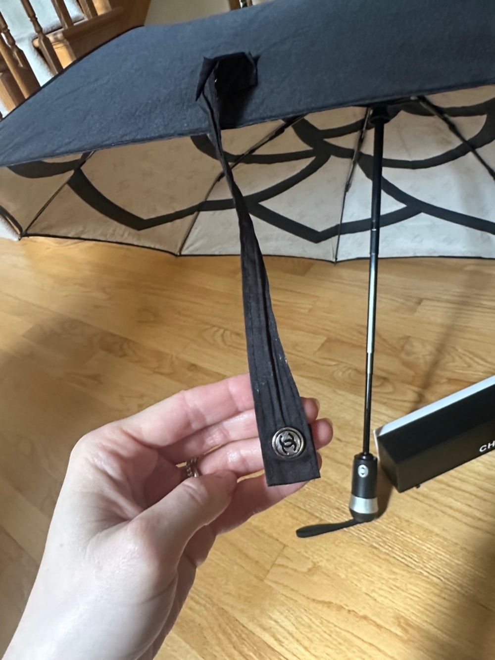 CC Beige & Black Camellia Compact Fashion Umbrella - Picture 7 of 7